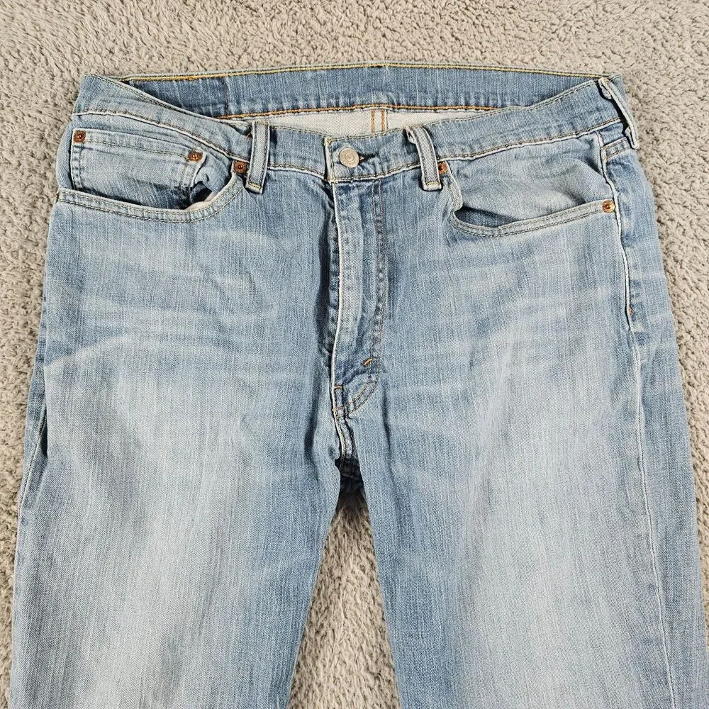 Levis rise right